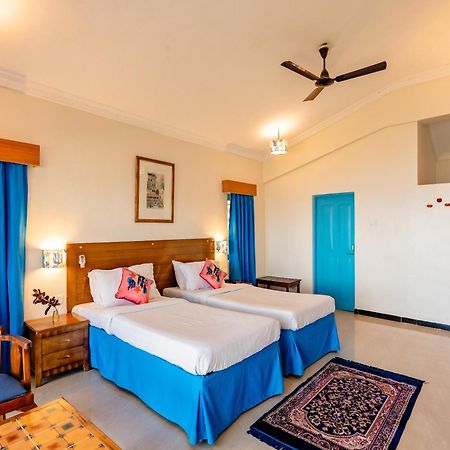 Bambolim Beach Resort Extérieur photo