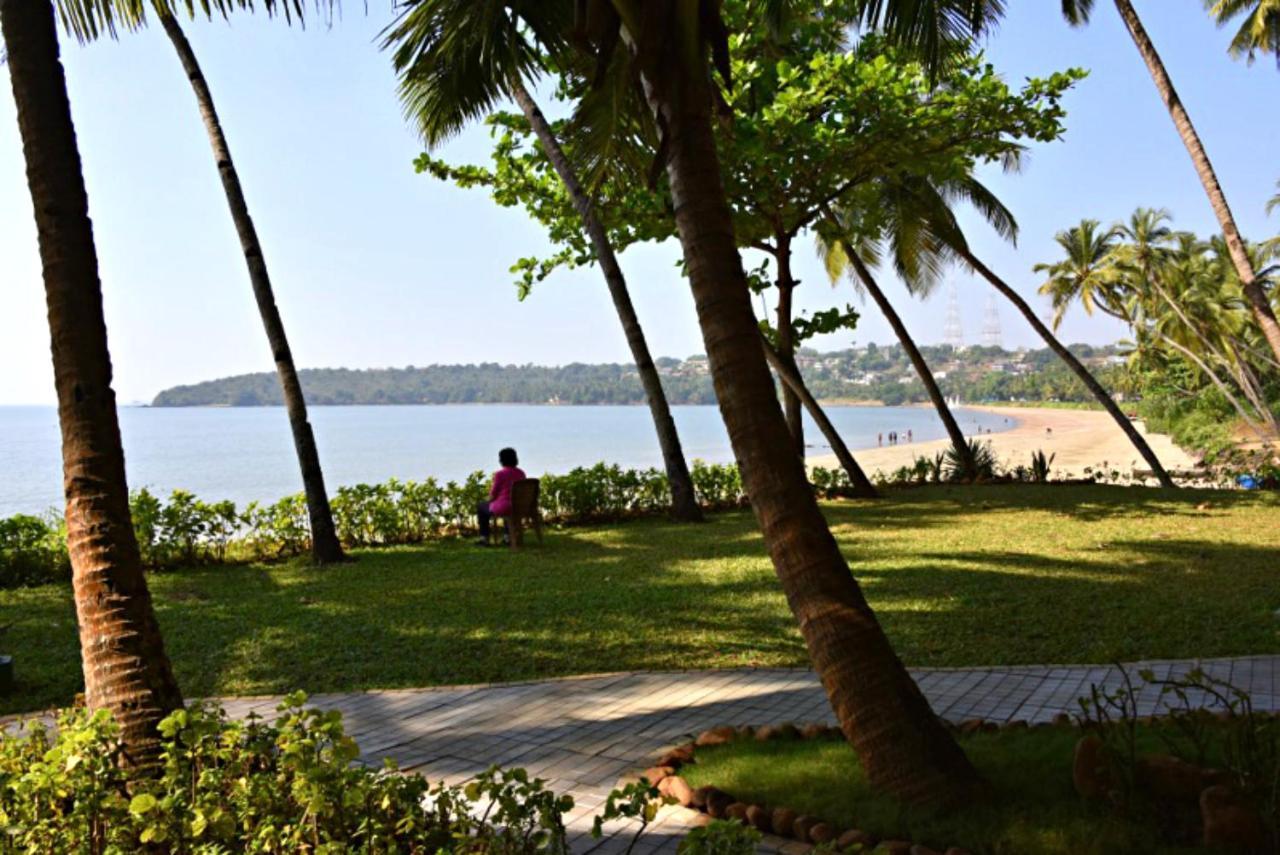 Bambolim Beach Resort Extérieur photo